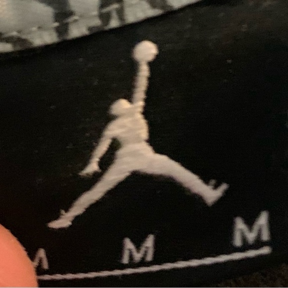 Jordan Crewneck - Picture 2 of 2